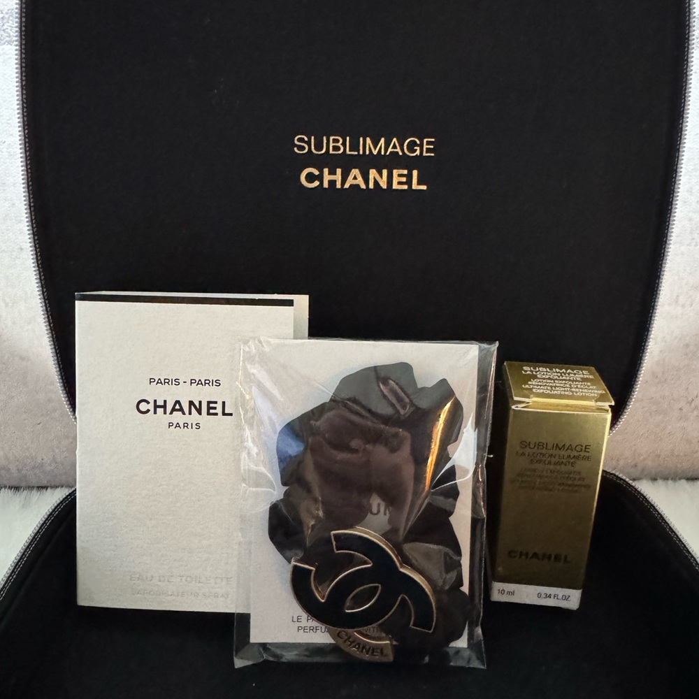 Chanel makeup case and Scrunchie Set in Gold and Black